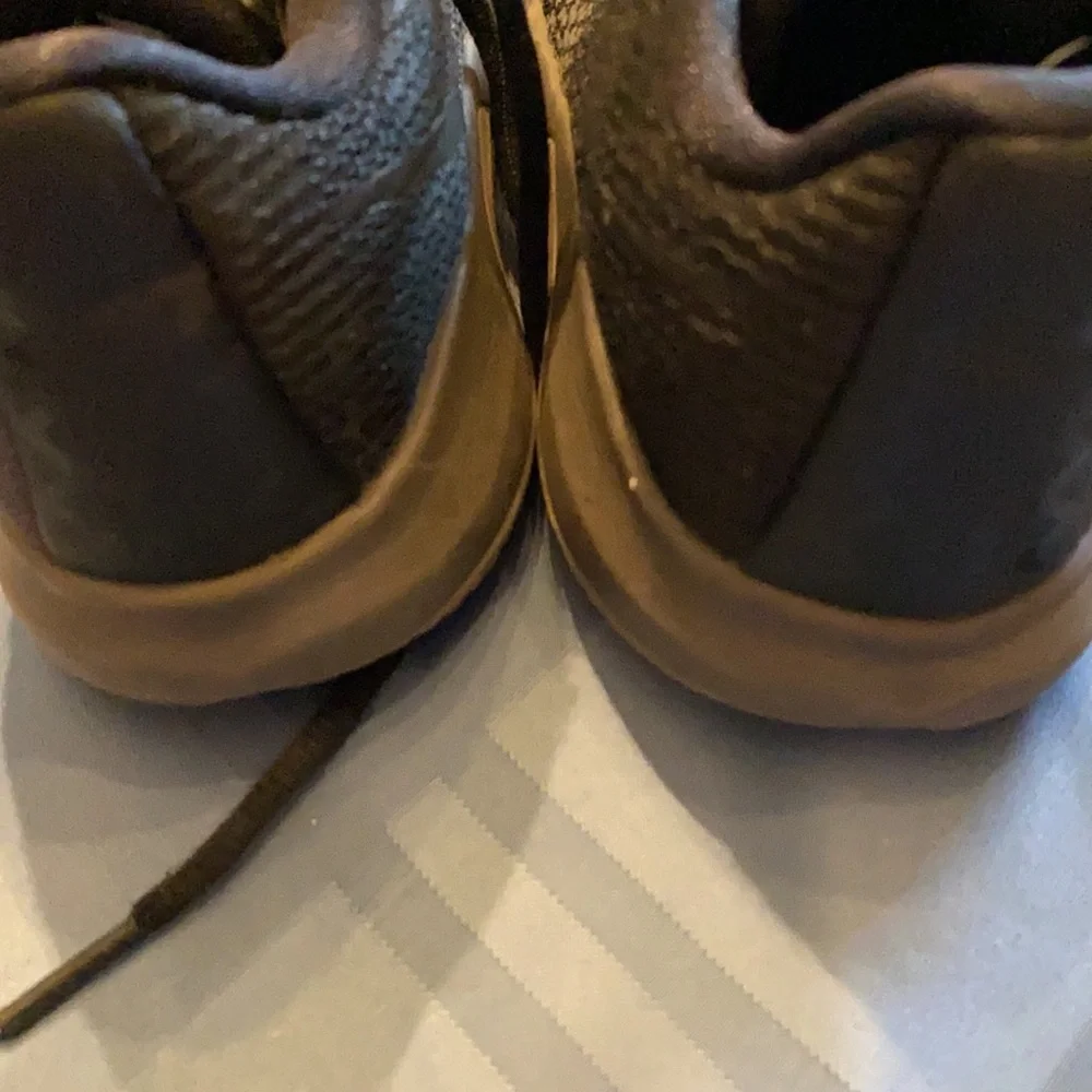 👟 3/$10 - Nikes